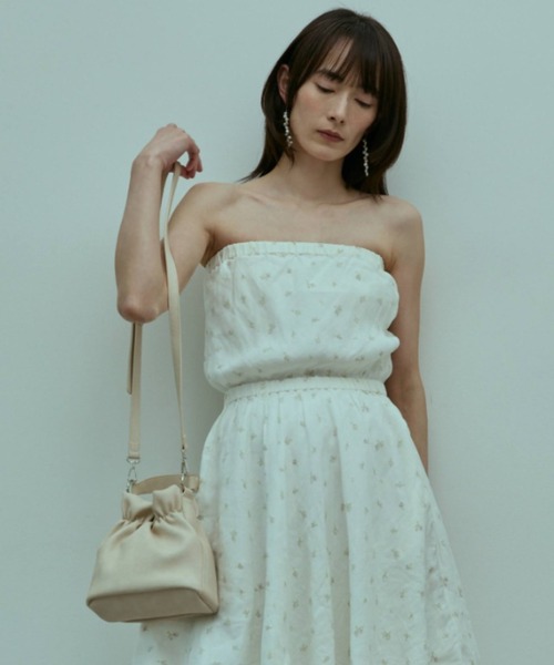 flaeu(フラユ)の「Mini Drawstring 2Way Bag(ハンドバッグ・レディース・ブラック/アイボリー/ブラウン・FREE)」の6枚目の写真