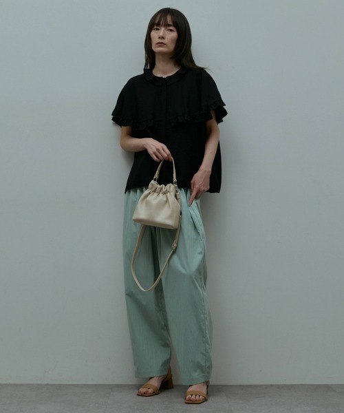 flaeu(フラユ)の「Mini Drawstring 2Way Bag(ハンドバッグ・レディース・ブラック/アイボリー/ブラウン・FREE)」の12枚目の写真