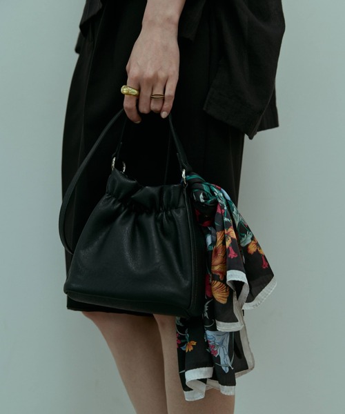 flaeu(フラユ)の「Mini Drawstring 2Way Bag(ハンドバッグ・レディース・ブラック/アイボリー/ブラウン・FREE)」の13枚目の写真