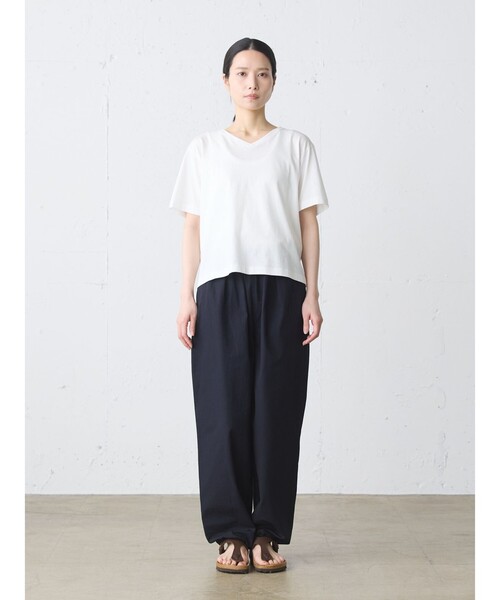 MidiUmi(ミディウミ)の「MidiUmi Vネックプルオーバー(Tシャツ/カットソー・レディース・オフホワイト/ブラック/レッド/ブルー・FREE)」の1枚目の写真