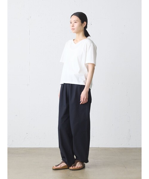 MidiUmi(ミディウミ)の「MidiUmi Vネックプルオーバー(Tシャツ/カットソー・レディース・オフホワイト/ブラック/レッド/ブルー・FREE)」の22枚目の写真