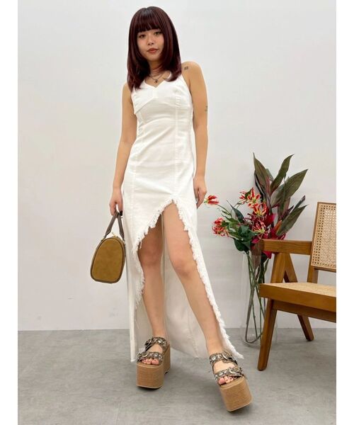 EVRIS(エヴリス)の「ホルターネックデニムロングワンピース 夏服(ワンピース・レディース・ホワイト/ブルー/インディゴブルー・MEDIUM/SMALL)」の11枚目の写真