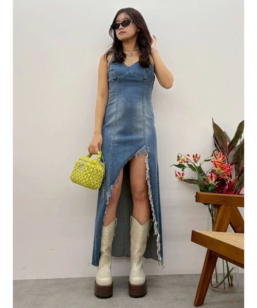 EVRIS(エヴリス)の「ホルターネックデニムロングワンピース 夏服(ワンピース・レディース・ホワイト/ブルー/インディゴブルー・MEDIUM/SMALL)」の3枚目の写真