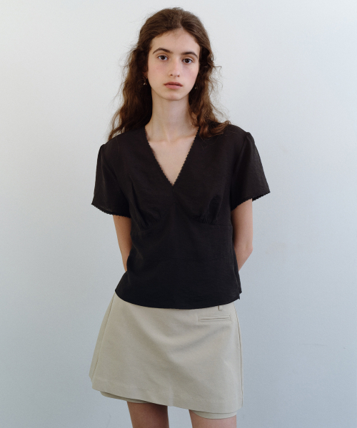 URAGO（ユラーゴ）の「Line shirring half blouse（シャツ/ブラウス・レディース・ブラック/Cream・FREE）」の5枚目の写真
