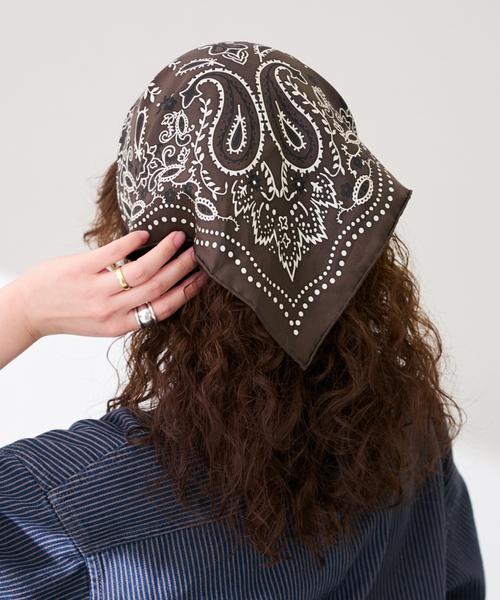 FRAMeWORK（フレームワーク）の「manipuri/マニプリ シルク65 KALEIDO BANDANA(ブラウン)（バンダナ/スカーフ・レディース・ブラウン・FREE）」の2枚目の写真