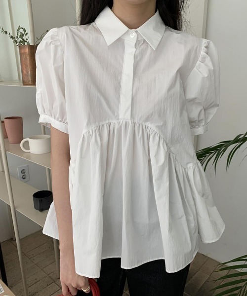 mielu(ミエル)の「パフスリーブチュニック(シャツ/ブラウス・レディース・ホワイト/ブラック・LARGE/MEDIUM)」の1枚目の写真