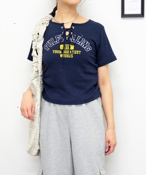 FUN(ファン)の「レースアップロゴカットソー(Tシャツ/カットソー・レディース・オフホワイト/ネイビー/レッド/ブラック・FREE)」の3枚目の写真
