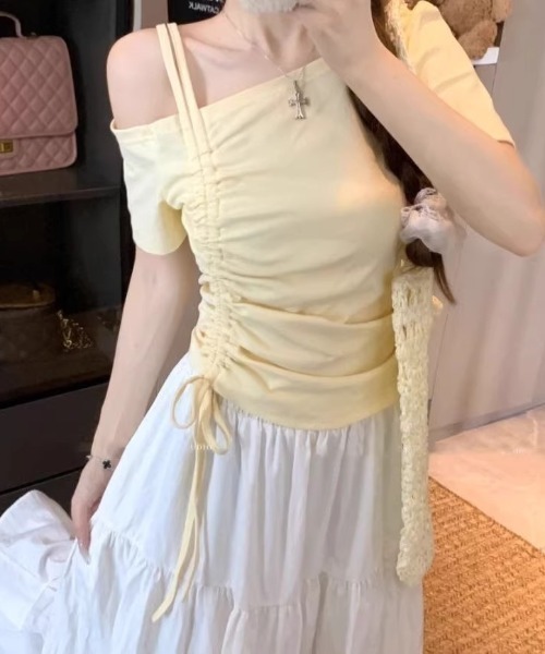 Candy Pot(キャンディポット)の「アシンメトリーワンショルダードロストトップス(Tシャツ/カットソー・レディース・ブラック/イエロー・FREE)」の2枚目の写真