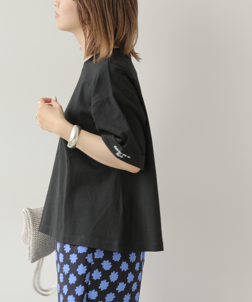 JOURNAL STANDARD relume(ジャーナルスタンダード レリューム)の「ワンポイント刺繍TEE(Tシャツ/カットソー・レディース・ホワイト/ブラック/ブラウン・FREE)」の5枚目の写真