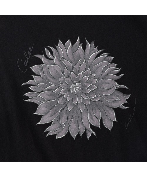 CALEE(キャリー)の「DAHLIA ART TEE <MIHO MURAKAMI DESIGN> EXCLUSIVE(Tシャツ/カットソー・メンズ・ブラック・MEDIUM/SMALL/XX-LARGE/X-LARGE/LARGE)」の2枚目の写真