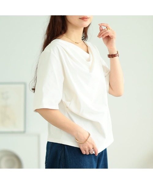 GOLDJAPAN(ゴールドジャパン)の「ドレープネッククロップドTシャツ【大きいサイズ対応】(Tシャツ/カットソー・レディース・オフホワイト/ブラック・LL/3L/4L/5L)」の9枚目の写真