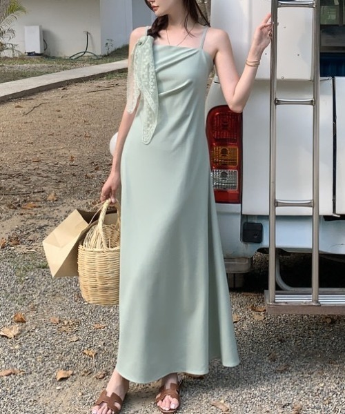 YUGA（ユーガ）の「YUGA_YGMC　　Korean-style  Strappy long dress（ワンピース・レディース・ブラック/ライトグリーン・FREE）」の12枚目の写真