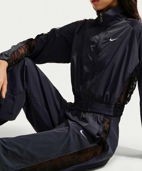 NIKE（ナイキ）の「ナイキ スポーツウェア ウィメンズ ルーズ ミッドライズ レース トラックパンツ / Nike Sportswear Women's Loose Mid-Rise Lace Track Pants IU1984-013 Gridiron（その他パンツ・レディース・アッシュグレー・S/M/L/XS/XL）」の4枚目の写真