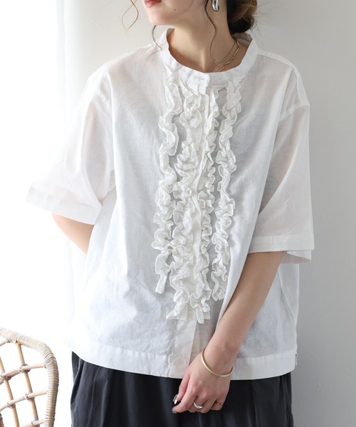 ubasoku(ウバソク)の「ubasoku リネン フロントフリルバンドカラー 半袖シャツ(シャツ/ブラウス・レディース・ブラック/オフホワイト・FREE)」の3枚目の写真