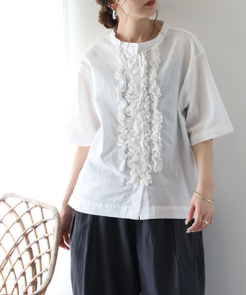ubasoku(ウバソク)の「ubasoku リネン フロントフリルバンドカラー 半袖シャツ(シャツ/ブラウス・レディース・ブラック/オフホワイト・FREE)」の5枚目の写真