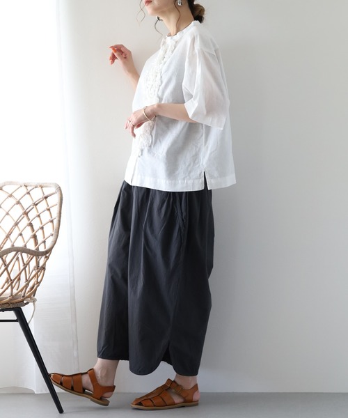 ubasoku(ウバソク)の「ubasoku リネン フロントフリルバンドカラー 半袖シャツ(シャツ/ブラウス・レディース・ブラック/オフホワイト・FREE)」の8枚目の写真