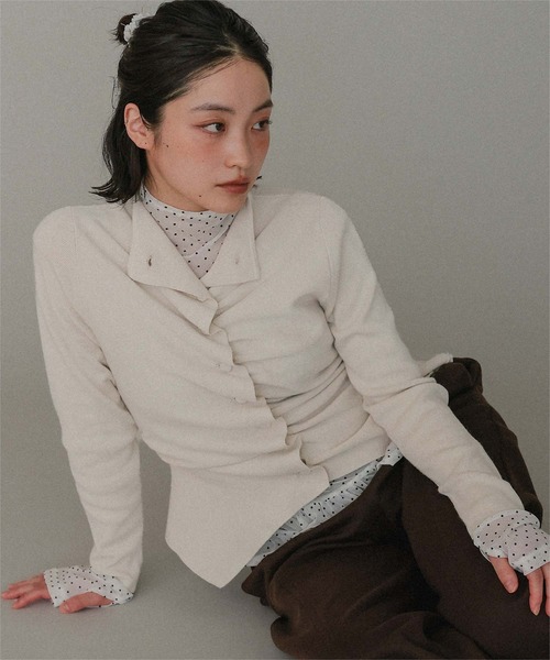 miette(ミエット)の「プチハイネックフロントギャザーボタンニット(ニット/セーター・レディース・アイボリー/チャコール/ライトイエロー・FREE)」の10枚目の写真