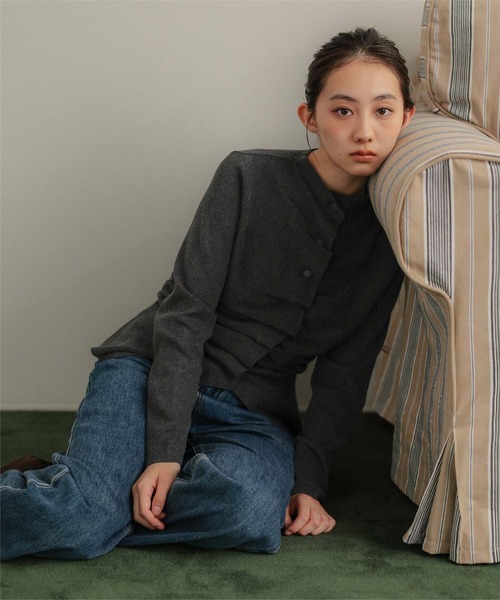 miette(ミエット)の「プチハイネックフロントギャザーボタンニット(ニット/セーター・レディース・アイボリー/チャコール/ライトイエロー・FREE)」の14枚目の写真