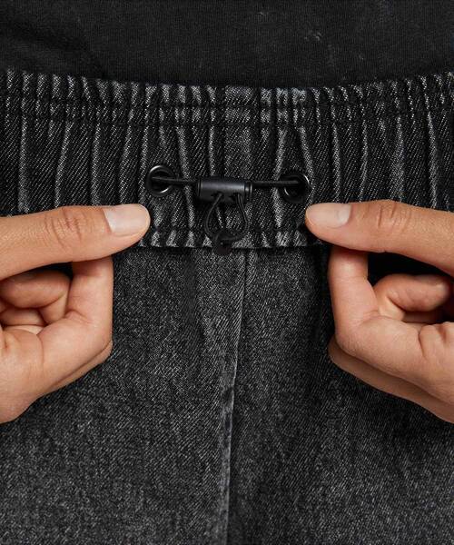NIKE(ナイキ)の「ナイキ スポーツウェア ウィメンズ デニム ショートパンツ / Nike Sportswear Women's Denim Shorts IF3404-010 Black(デニムパンツ・レディース・ブラック・XL/L/XS/S/M)」の10枚目の写真