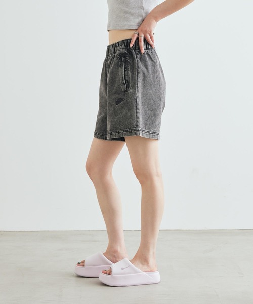 NIKE(ナイキ)の「ナイキ スポーツウェア ウィメンズ デニム ショートパンツ / Nike Sportswear Women's Denim Shorts IF3404-010 Black(デニムパンツ・レディース・ブラック・XL/L/XS/S/M)」の2枚目の写真