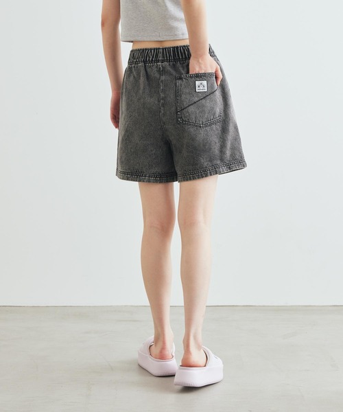 NIKE(ナイキ)の「ナイキ スポーツウェア ウィメンズ デニム ショートパンツ / Nike Sportswear Women's Denim Shorts IF3404-010 Black(デニムパンツ・レディース・ブラック・XL/L/XS/S/M)」の3枚目の写真