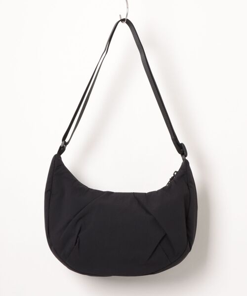 ADAM ET ROPE'（アダムエロペ）の「GREGO HALFMOON SHOULDER M（トートバッグ・メンズ・ブラック・FREE）」の2枚目の写真