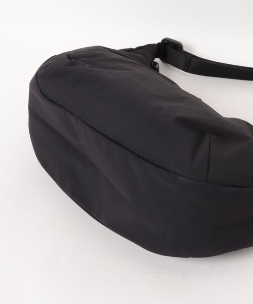 ADAM ET ROPE'（アダムエロペ）の「GREGO HALFMOON SHOULDER M（トートバッグ・メンズ・ブラック・FREE）」の3枚目の写真
