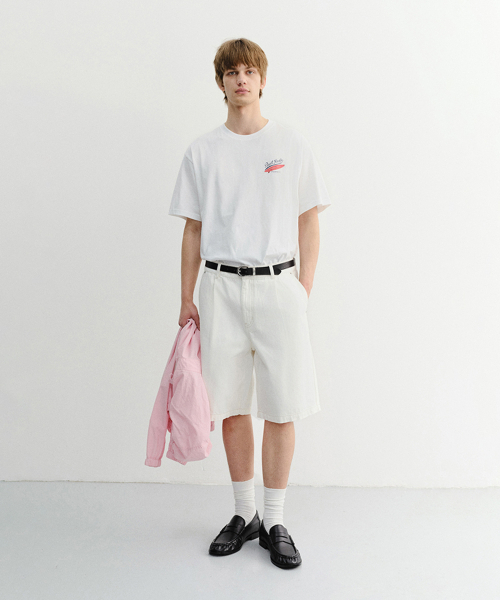 DUNST FOR MEN(ダンストフォーメン)の「PLEATED BERMUDA DENIM SHORTS_UDPA6B323_CREAM(その他パンツ・メンズ・Cream・SMALL/MEDIUM/LARGE)」の1枚目の写真