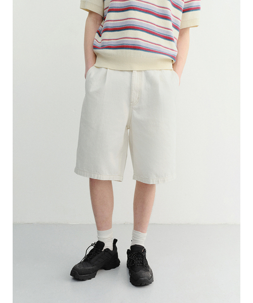 DUNST FOR MEN(ダンストフォーメン)の「PLEATED BERMUDA DENIM SHORTS_UDPA6B323_CREAM(その他パンツ・メンズ・Cream・SMALL/MEDIUM/LARGE)」の2枚目の写真
