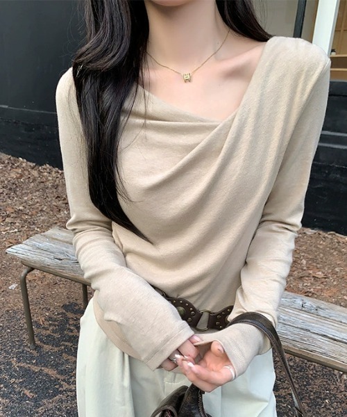 owen(オーウェン)の「ドレープデザイン スリムトップス フィットシルエットカットソー(Tシャツ/カットソー・レディース・ピンク/ライトブルー/ブラック/ホワイト/ベージュ・S/M/L)」の4枚目の写真
