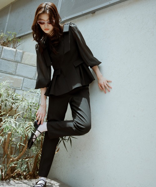 RUIRUE BOUTIQUE(ルイルエブティック)の「ショルダーリボン ペプラム セットアップ | パンツセットアップ・セレモニースーツ・フォーマルスーツ・ママスーツ・パンツスーツ・パンツドレス・パーティードレス・美脚パンツ(パンツドレス・レディース・ブラック/ライトベージュ/ネイビー・S/LL/M/L)」の5枚目の写真