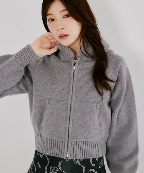 tocco closet(トッコ クローゼット)の「フードファー付きビジュースライダーニットパーカー(パーカー・レディース・ブラック/グレー/アイボリー/モカ/ピンクベージュ・M)」の3枚目の写真