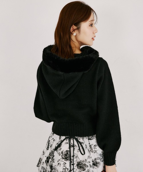 tocco closet(トッコ クローゼット)の「フードファー付きビジュースライダーニットパーカー(パーカー・レディース・ブラック/グレー/アイボリー/モカ/ピンクベージュ・M)」の12枚目の写真