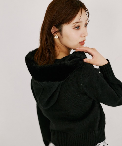 tocco closet(トッコ クローゼット)の「フードファー付きビジュースライダーニットパーカー(パーカー・レディース・ブラック/グレー/アイボリー/モカ/ピンクベージュ・M)」の13枚目の写真