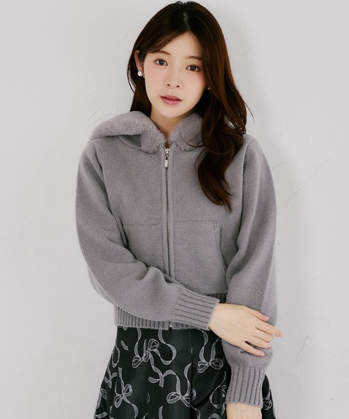 tocco closet(トッコ クローゼット)の「フードファー付きビジュースライダーニットパーカー(パーカー・レディース・ブラック/グレー/アイボリー/モカ/ピンクベージュ・M)」の16枚目の写真