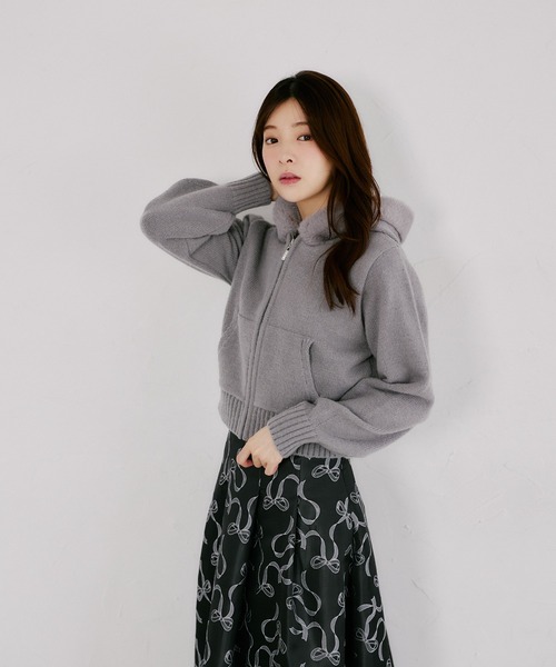 tocco closet(トッコ クローゼット)の「フードファー付きビジュースライダーニットパーカー(パーカー・レディース・ブラック/グレー/アイボリー/モカ/ピンクベージュ・M)」の17枚目の写真