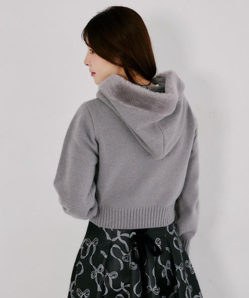 tocco closet(トッコ クローゼット)の「フードファー付きビジュースライダーニットパーカー(パーカー・レディース・ブラック/グレー/アイボリー/モカ/ピンクベージュ・M)」の19枚目の写真