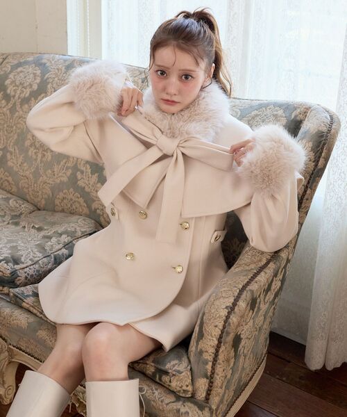 MAJESTIC LEGON（マジェスティックレゴン）の「マルチway金釦ケープミディコート（その他アウター・レディース・チャコールグレー/ブラック/アイボリー・SMALL/MEDIUM）」の8枚目の写真