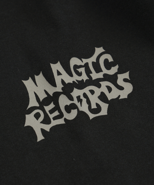 FRIZMWORKS(フリズムワークス)の「MAGIC RECORDS LS TEE _ BLACK(Tシャツ/カットソー・メンズ・その他・SMALL/MEDIUM/LARGE/X-LARGE)」の4枚目の写真