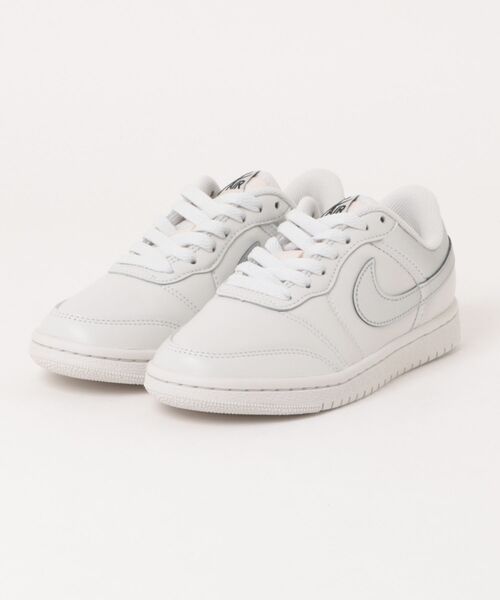 JORDAN BRAND(ジョーダンブランド)の「JORDAN BRAND W AIR JORDAN SKYLINE LOW エア ジョーダン スカイ ライン LOW WIQ6586 101SWAN/M SILV(スニーカー・レディース・ホワイト・24.0cm/25.5cm/25.0cm/24.5cm/23.5cm/23.0cm/22.5cm)」の1枚目の写真