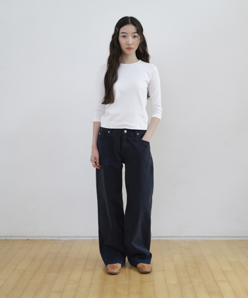 STEP AROUND(ステップアラウンド)の「ソフトウォッシングカラーストレートデニム_ネイビー(デニムパンツ・レディース・その他・SMALL/MEDIUM)」の2枚目の写真