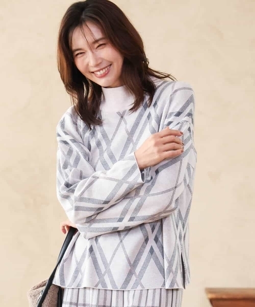 MK MICHEL KLEIN（エムケーミッシェルクラン）の「[洗える]バイアスチェック柄ニットプルオーバー（ニット/セーター・レディース・グレイッシュベージュ/ネイビー・38）」の3枚目の写真