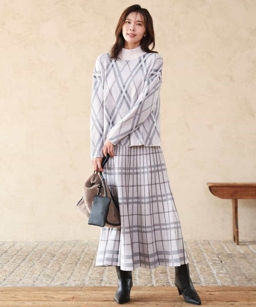 MK MICHEL KLEIN（エムケーミッシェルクラン）の「[洗える]バイアスチェック柄ニットプルオーバー（ニット/セーター・レディース・グレイッシュベージュ/ネイビー・38）」の6枚目の写真