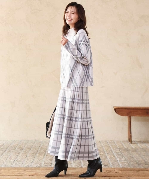 MK MICHEL KLEIN（エムケーミッシェルクラン）の「[洗える]バイアスチェック柄ニットプルオーバー（ニット/セーター・レディース・グレイッシュベージュ/ネイビー・38）」の7枚目の写真