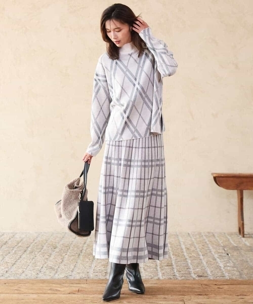 MK MICHEL KLEIN（エムケーミッシェルクラン）の「[洗える]バイアスチェック柄ニットプルオーバー（ニット/セーター・レディース・グレイッシュベージュ/ネイビー・38）」の8枚目の写真