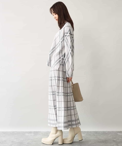 MK MICHEL KLEIN（エムケーミッシェルクラン）の「[洗える]バイアスチェック柄ニットプルオーバー（ニット/セーター・レディース・グレイッシュベージュ/ネイビー・38）」の17枚目の写真