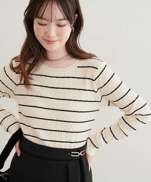 natural couture(ナチュラルクチュール)の「ケーブル柄ニット(ニット/セーター・レディース・ブラウン/ブラック系その他/アイボリー/グレイッシュベージュ/ブラウン系その他・FREE)」の2枚目の写真