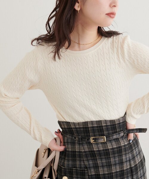 natural couture(ナチュラルクチュール)の「ケーブル柄ニット(ニット/セーター・レディース・ブラウン/ブラック系その他/アイボリー/グレイッシュベージュ/ブラウン系その他・FREE)」の6枚目の写真