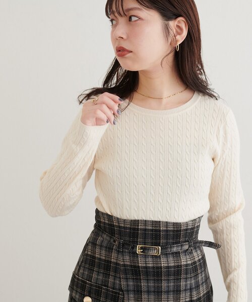 natural couture(ナチュラルクチュール)の「ケーブル柄ニット(ニット/セーター・レディース・ブラウン/ブラック系その他/アイボリー/グレイッシュベージュ/ブラウン系その他・FREE)」の8枚目の写真