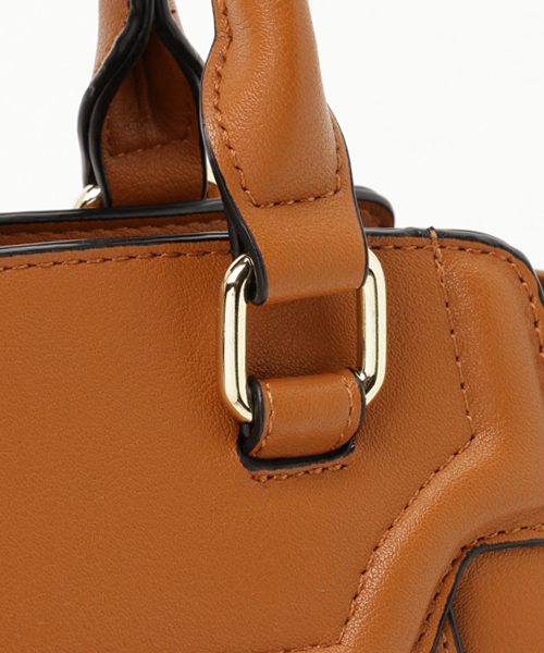 PLAIN CLOTHING（プレーンクロージング）の「エラ型ハンドバッグ/ショルダーバッグ【PLAIN CLOTHING】（ショルダーバッグ・レディース・レッド/キャメル/ブラック/ダークグレー・FREE）」の7枚目の写真